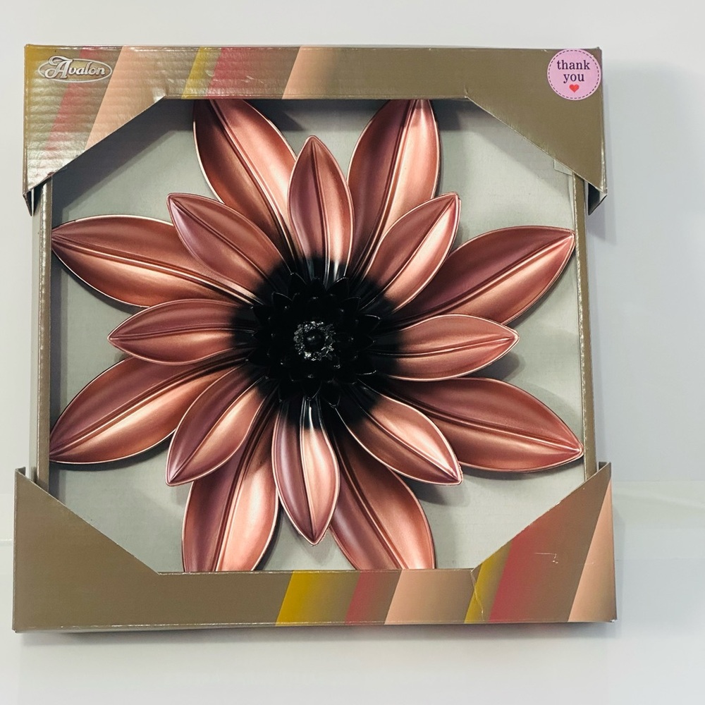 Avalon plastic Flower shaped Plaque